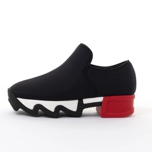 iRi Women’s size 10.5 WES I Black‎ Red Low Top Sneaker, Vegan